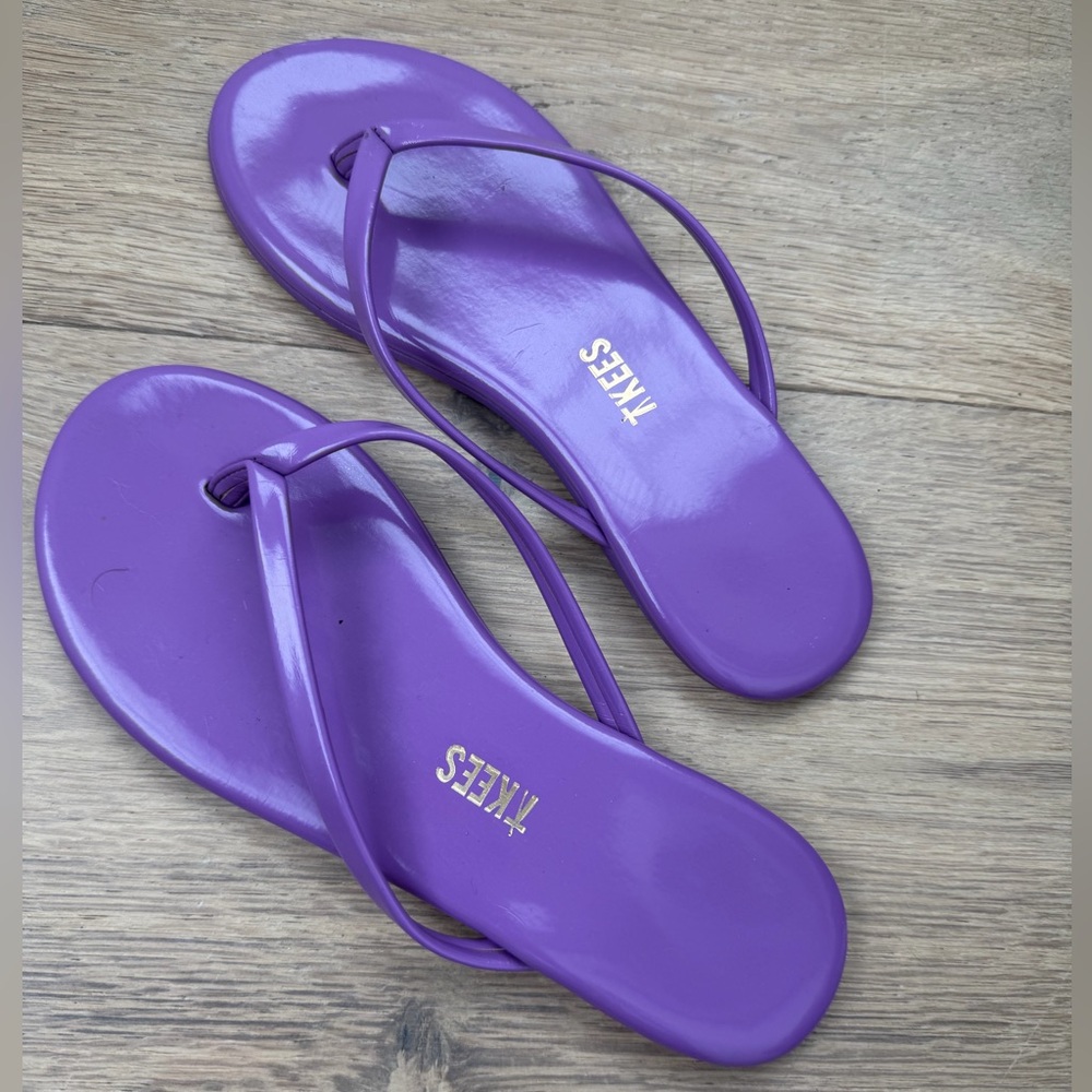 TKEES purple flip flop sandal size 5